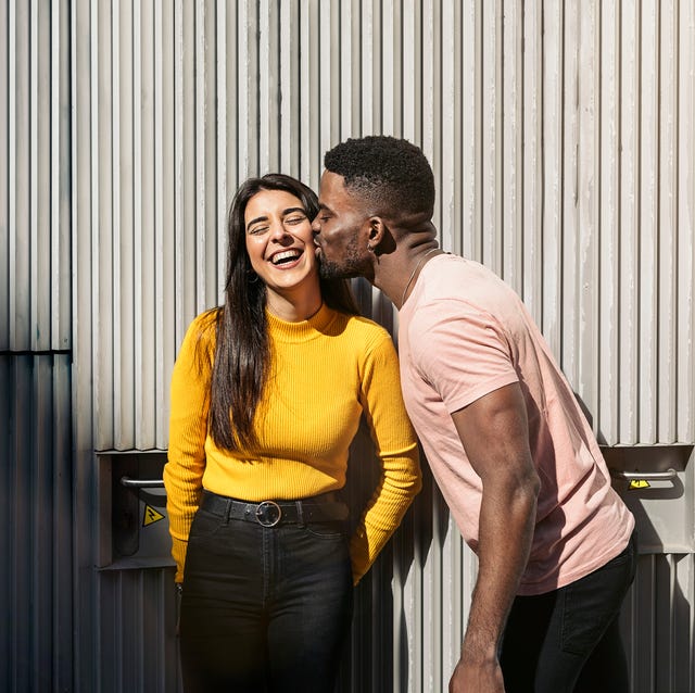 カクテルキスとはどんなキス？ やり方や注意点＆キスのシチュエーション｜「マイナビウーマン」