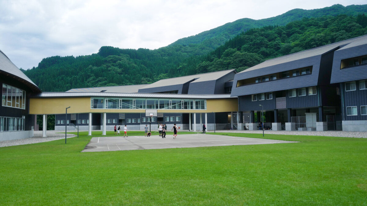 国際高専で学ぶ5年間：1・2年生［白山麓キャンパスで学ぶ］ / Boarding School-Education｜国際高専：国際高等専門学校