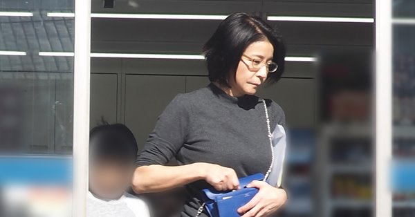 似合いすぎ」高嶋ちさ子、約3000万超えの高級車を購入→肘乗せツーショットに反響「ちさ子さんしか乗れない」「カッコいい」（BuzzFeed  Japan）｜ｄメニューニュース（NTTドコモ）